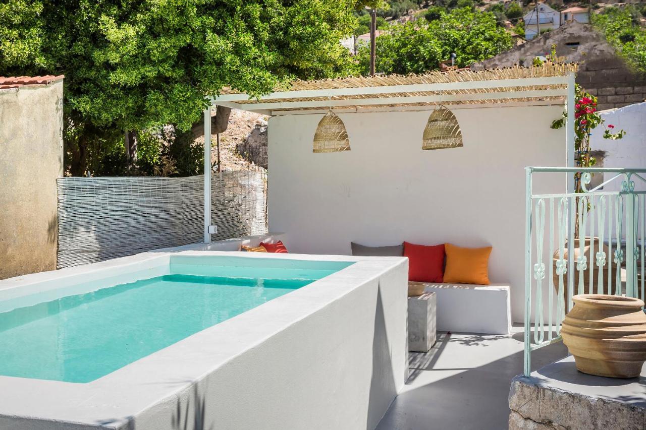 Bohemian Nest - Cheerful 2-Bedroom Villa With Pool Dhavgáta Dış mekan fotoğraf